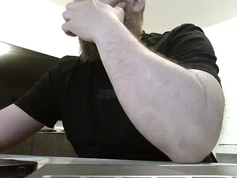 Snapshot of FROL83 chatting on 04.11.26 FROL83 online show from 04.11.26
