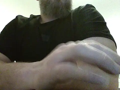 Snapshot of FROL83 chatting on 04.13.26 FROL83 online show from 04.13.26