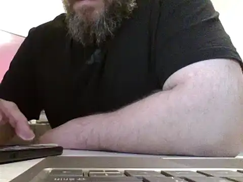 Snapshot of FROL83 chatting on 04.14.26 FROL83 online show from 04.14.26