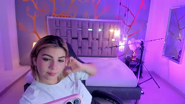 AlessiaDouce online show from 11.08.25