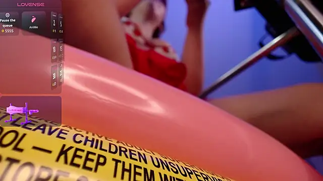 Snapshot of AlessiaDouce chatting on 11.28.25 AlessiaDouce online show from 11.28.25