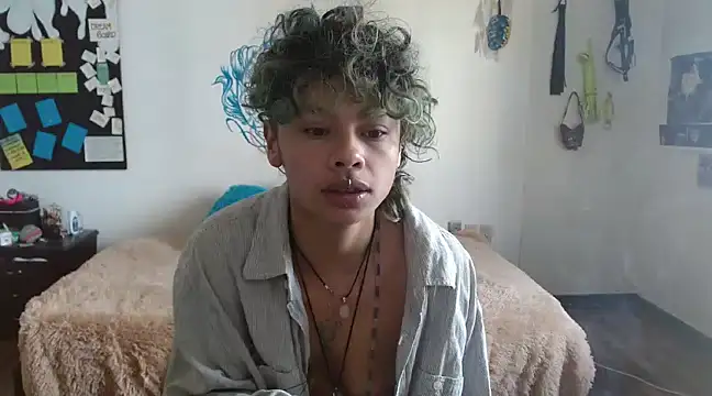 Snapshot of fenixmfx19 chatting on 01.10.25 fenixmfx19 online show from 01.10.25