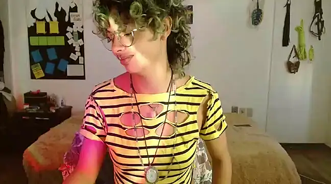 Snapshot of fenixmfx19 chatting on 01.14.25 fenixmfx19 online show from 01.14.25