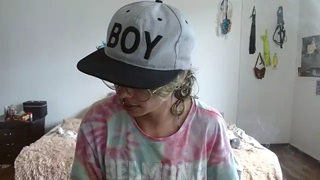 Snapshot of fenixmfx19 chatting on 02.21.25 fenixmfx19 online show from 02.21.25