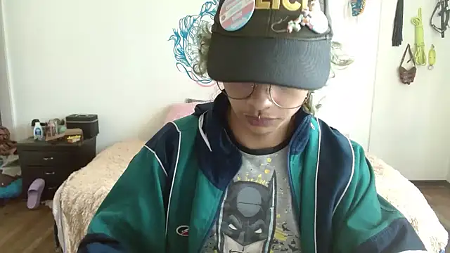 Snapshot of fenixmfx19 chatting on 02.24.25 fenixmfx19 online show from 02.24.25