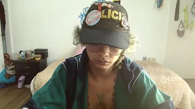 Snapshot of fenixmfx19 chatting on 02.24.25 fenixmfx19 online show from 02.24.25