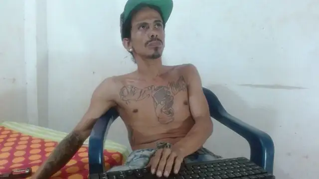 Snapshot of damian_bottom_bigcock chatting on 02.01.26 damian bottom bigcock online show from 02.01.26