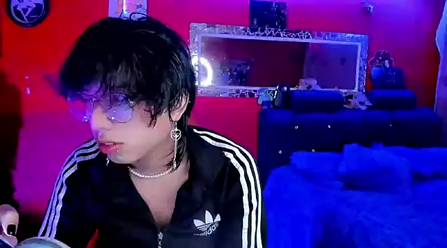 Snapshot of AnggelONfiree chatting on 01.05.25 AnggelONfiree online show from 01.05.25