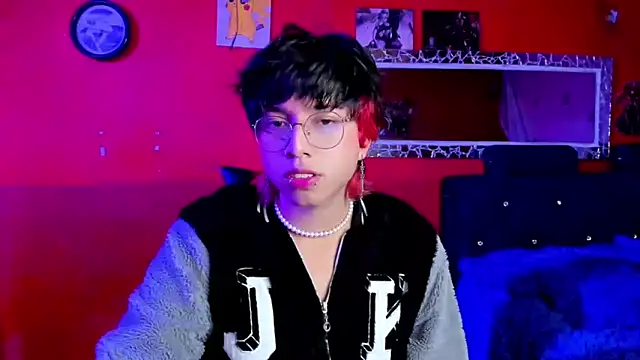 Snapshot of AnggelONfiree chatting on 03.04.25 AnggelONfiree online show from 03.04.25