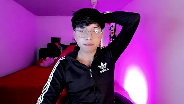 Snapshot of AnggelONfiree chatting on 10.31.25 AnggelONfiree online show from 10.31.25