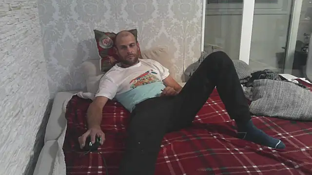 Snapshot of Zbochunec chatting on 09.24.25 Zbochunec online show from 09.24.25