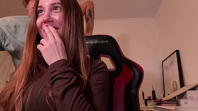 Snapshot of oypo chatting on 10.17.25 oypo online show from 10.17.25