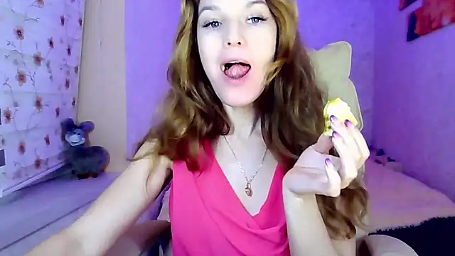 Snapshot of impossibleluna chatting on 12.13.25 impossibleluna online show from 12.13.25