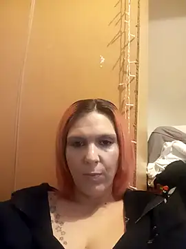 Snapshot of Geilesie32 chatting on 12.22.25 Geilesie32 online show from 12.22.25