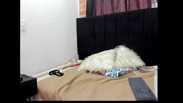 Snapshot of Evaaross_2345 chatting on 01.10.25 Evaaross 2345 online show from 01.10.25