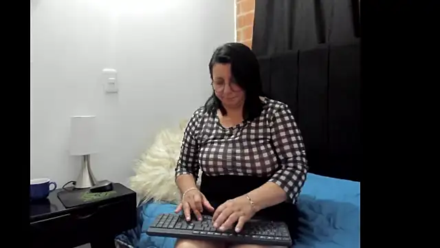 Snapshot of Evaaross_2345 chatting on 01.22.25 Evaaross 2345 online show from 01.22.25