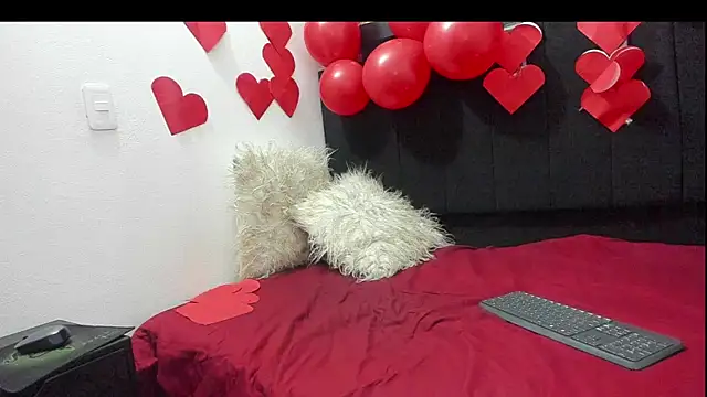 Snapshot of Evaaross_2345 chatting on 02.15.25 Evaaross 2345 online show from 02.15.25