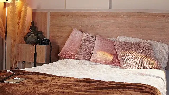 Snapshot of AliceShazaham_ chatting on 02.01.26 AliceShazaham online show from 02.01.26