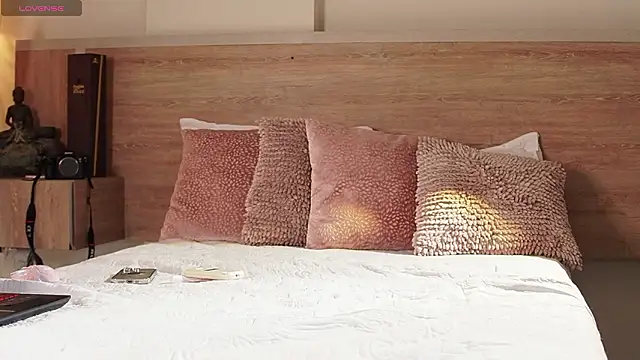 Snapshot of AliceShazaham_ chatting on 03.04.26 AliceShazaham online show from 03.04.26