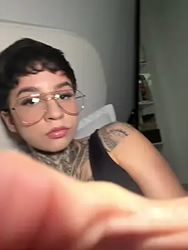 Snapshot of AliceShazaham_ chatting on 03.27.26 AliceShazaham online show from 03.27.26