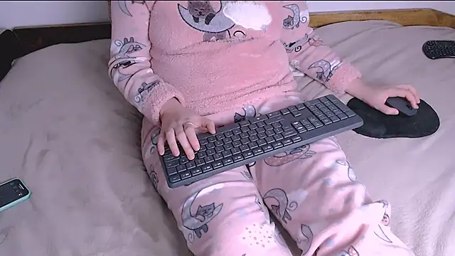 Snapshot of ChubbyMaia chatting on 11.23.25 ChubbyMaia online show from 11.23.25