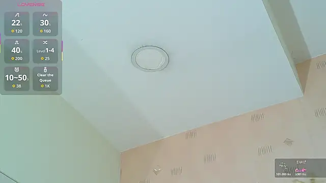 Snapshot of littleebonymommy chatting on 10.29.25 littleebonymommy online show from 10.29.25