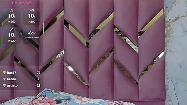 Snapshot of littleebonymommy chatting on 11.13.25 littleebonymommy online show from 11.13.25