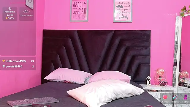 Snapshot of littleebonymommy chatting on 11.20.25 littleebonymommy online show from 11.20.25