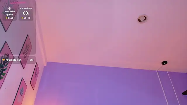 Snapshot of littleebonymommy chatting on 11.24.25 littleebonymommy online show from 11.24.25