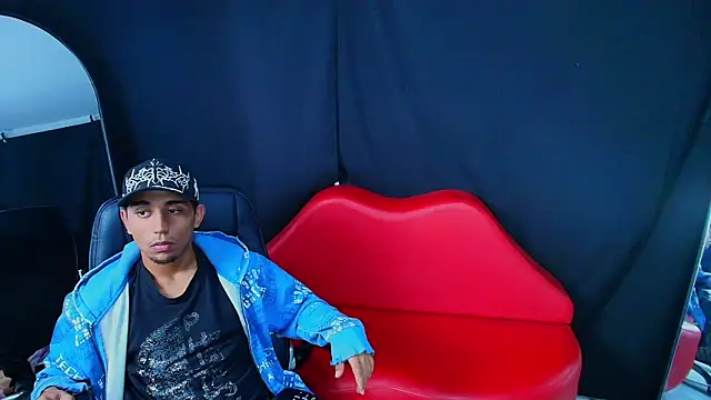 Snapshot of Annyeli chatting on 06.19.26 Annyeli online show from 06.19.26
