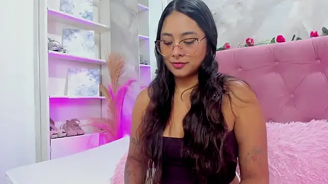 Snapshot of AnnaQueen_ chatting on 09.29.25 AnnaQueen online show from 09.29.25