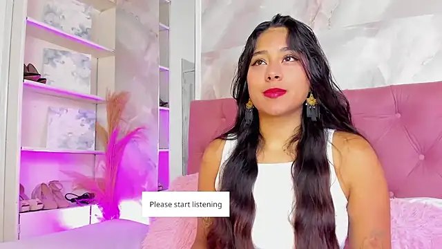 Snapshot of AnnaQueen_ chatting on 10.13.25 AnnaQueen online show from 10.13.25