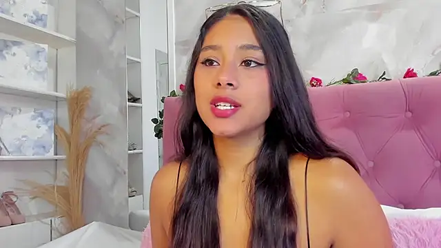 Snapshot of AnnaQueen_ chatting on 10.18.25 AnnaQueen online show from 10.18.25
