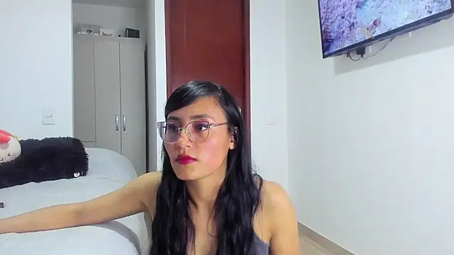 Snapshot of SophieBaker__ chatting on 03.04.25 SophieBaker   online show from 03.04.25