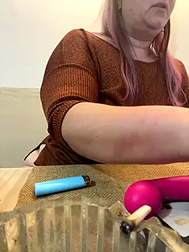 Snapshot of Popinasq chatting on 11.22.25 Popinasq online show from 11.22.25