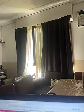 Snapshot of Popinasq chatting on 02.17.26 Popinasq online show from 02.17.26