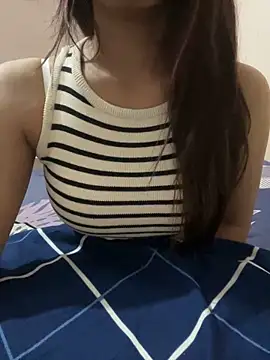 Snapshot of _riyaahahaha_ chatting on 01.05.25  riyaahahaha  online show from 01.05.25