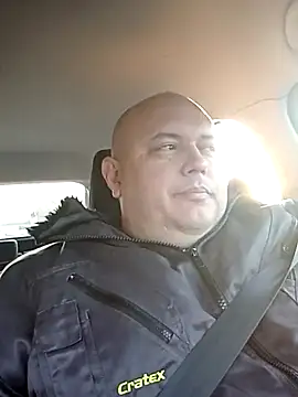 Snapshot of BigromeoXX chatting on 11.06.25 BigromeoXX online show from 11.06.25