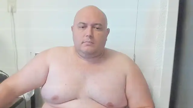 Snapshot of BigromeoXX chatting on 11.08.25 BigromeoXX online show from 11.08.25