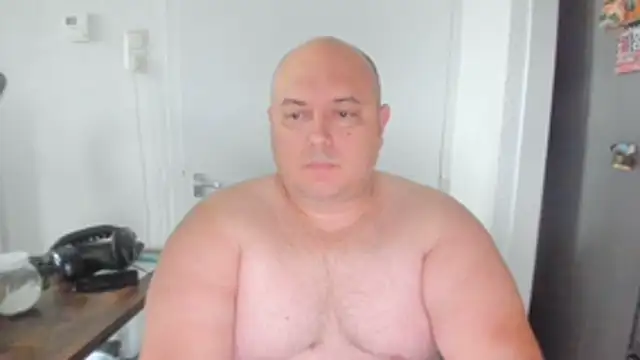 Snapshot of BigromeoXX chatting on 11.14.25 BigromeoXX online show from 11.14.25