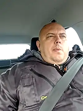 Snapshot of BigromeoXX chatting on 11.23.25 BigromeoXX online show from 11.23.25