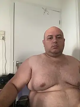 Snapshot of BigromeoXX chatting on 11.30.25 BigromeoXX online show from 11.30.25