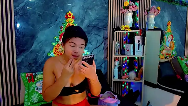 Snapshot of Isalombardi chatting on 12.18.25 Isalombardi online show from 12.18.25