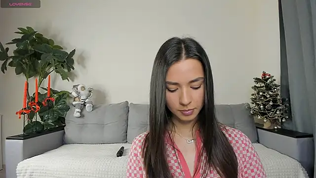 Snapshot of NicoleLuv chatting on 12.25.24 NicoleLuv online show from 12.25.24