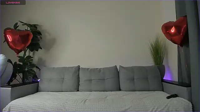 Snapshot of NicoleLuv chatting on 02.19.25 NicoleLuv online show from 02.19.25