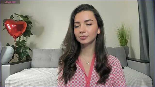 Snapshot of NicoleLuv chatting on 02.20.25 NicoleLuv online show from 02.20.25