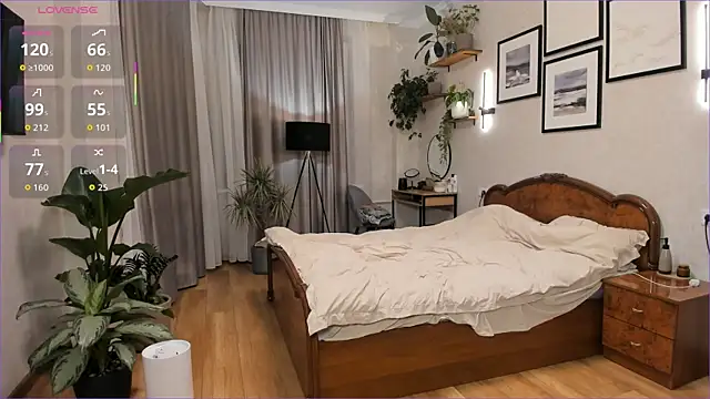 Snapshot of NicoleLuv chatting on 09.16.25 NicoleLuv online show from 09.16.25