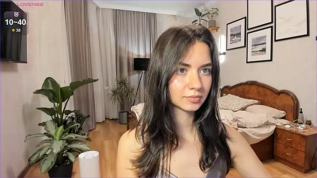 Snapshot of NicoleLuv chatting on 09.17.25 NicoleLuv online show from 09.17.25