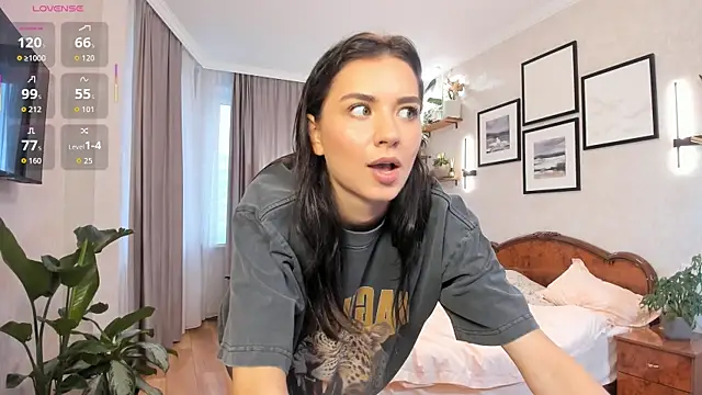 Snapshot of NicoleLuv chatting on 10.12.25 NicoleLuv online show from 10.12.25