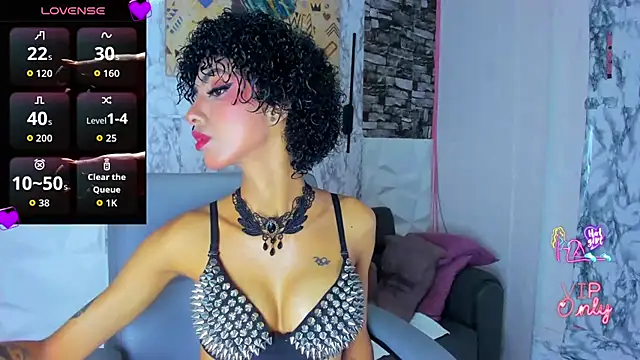 Snapshot of Queen_Cuarxxo chatting on 06.03.26 Queen Cuarxxo online show from 06.03.26